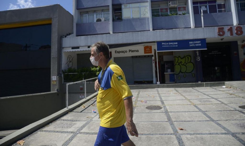 Oposição protesta após liberais e bolsonaristas se unirem para privatizar os Correios