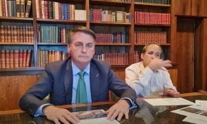 Bolsonaro diz que 'renderia muito mais' sem a atuação de Barroso e Moraes