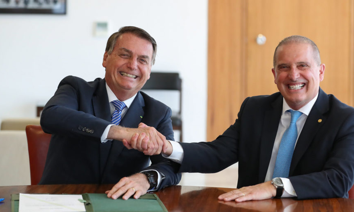 Após levar o Centrão ao ‘coração’ do governo, Bolsonaro empossa Onyx e outros ministros