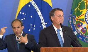 Bolsonaro diz que Forças Armadas devem ‘apoio total às decisões do presidente’