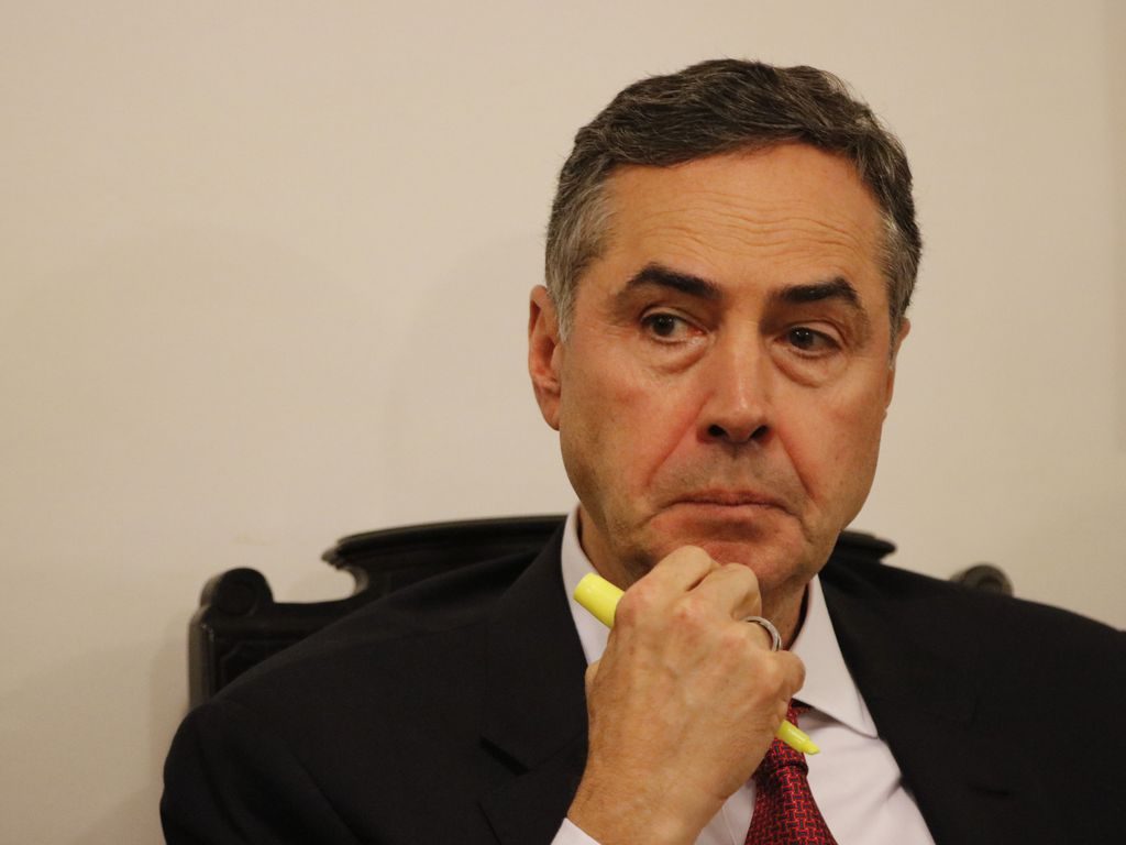 Combate à desinformação é uma guerra do bem contra o mal, diz Barroso na Unesco