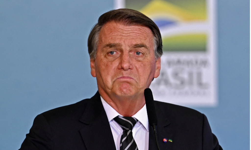 Ministros do TSE discutem estratégia para deixar Bolsonaro inelegível, diz jornal