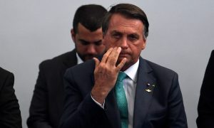 Em áudio, Bolsonaro apela para que caminhoneiros liberem as estradas