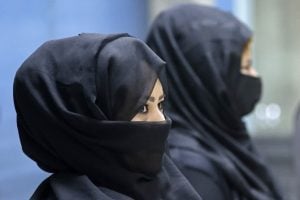 Talibã confirma que permitirá que mulheres estudem, mas separadas dos homens
