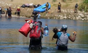 ONU pede que Brasil receba migrantes do Haiti acampados entre EUA e México