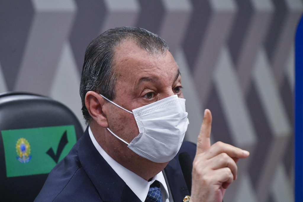 Aziz defende impeachment de Bolsonaro: ‘Pela omissão na pandemia’