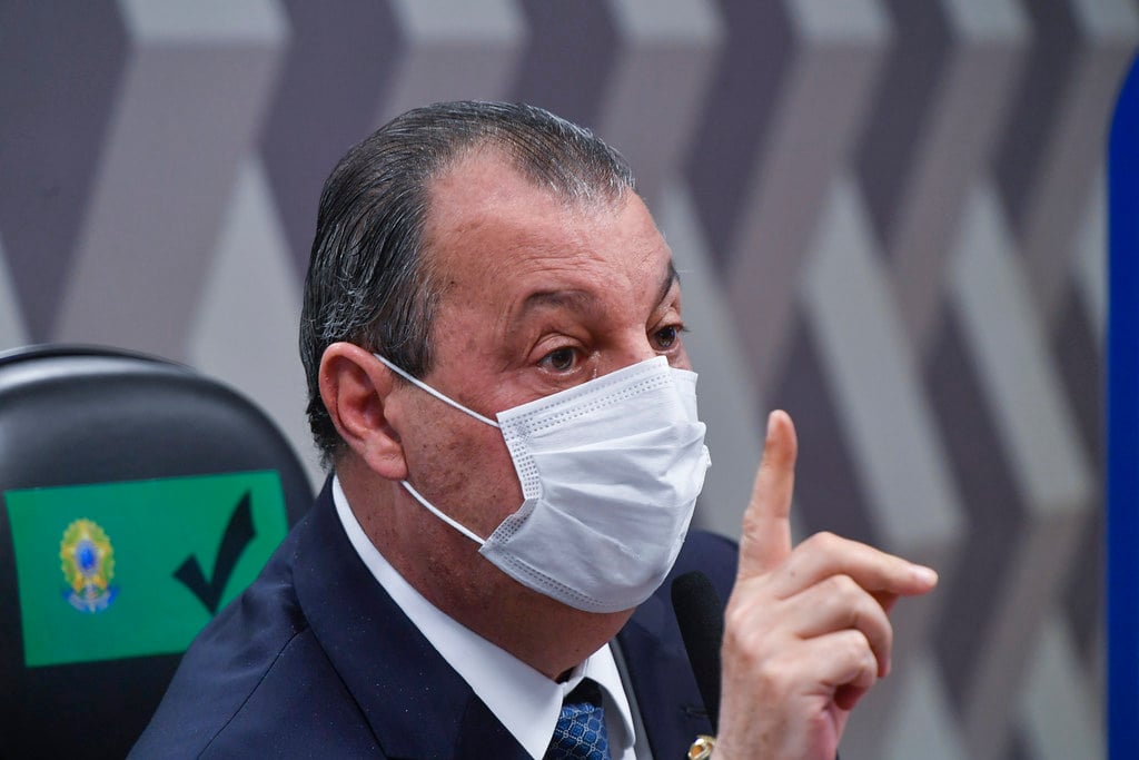 Aziz defende impeachment de Bolsonaro: ‘Pela omissão na pandemia’