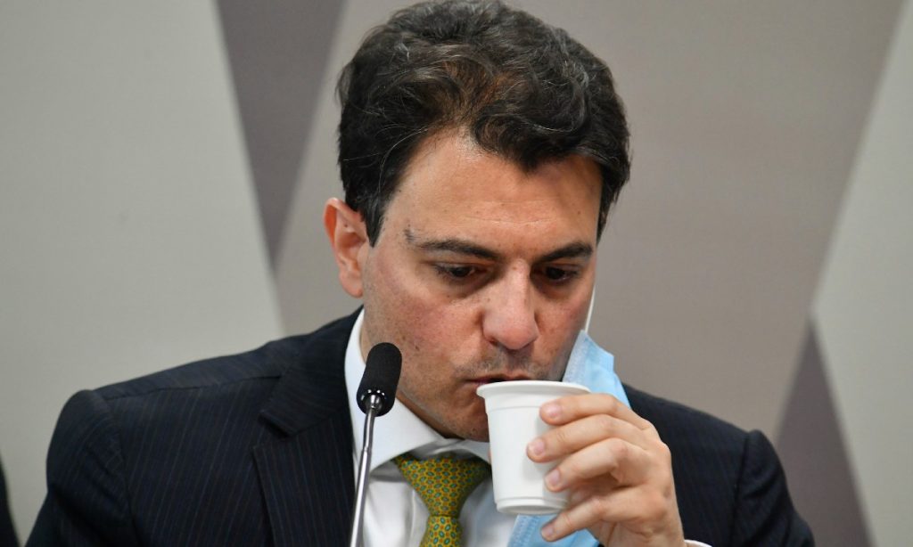 Empresário admite ter financiado materiais para campanha de Bolsonaro