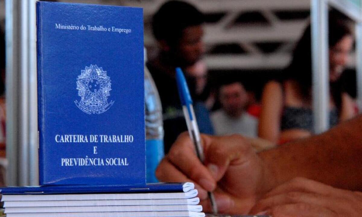 Desemprego chega a 8,6% no trimestre encerrado em fevereiro, diz IBGE