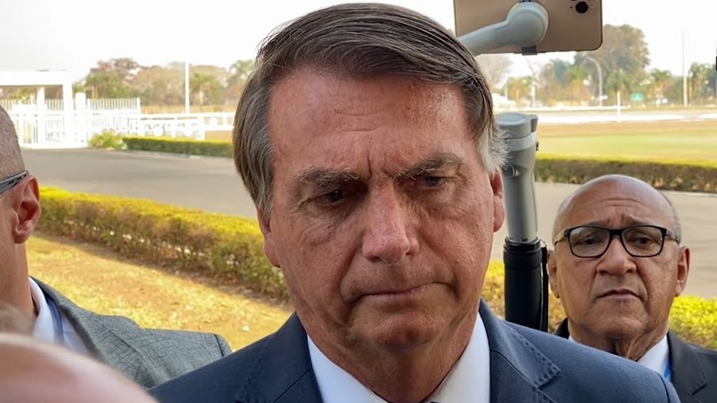 Bolsonaro admite acordo para divulgar nota de Temer, mas não revela detalhes