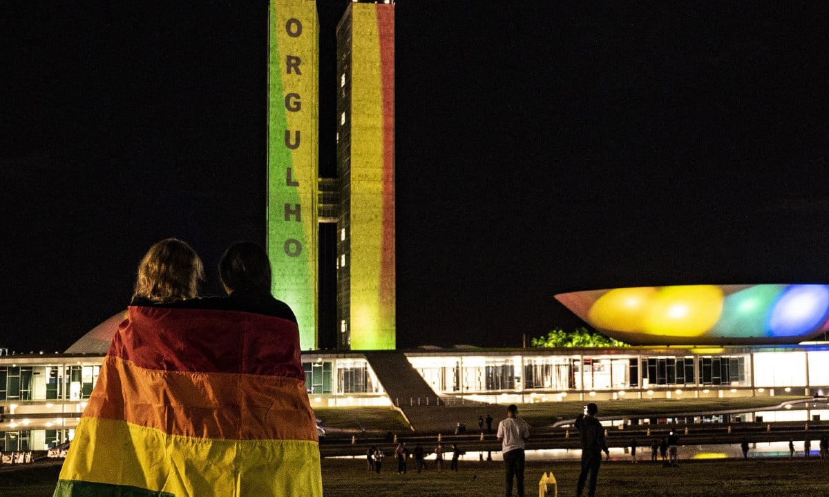 Congresso Nacional recebe iluminação especial para celebrar o dia do Orgulho LGBTI+. Foto: Leopoldo Silva/Agência Senado 