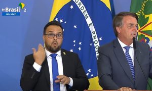 Bolsonaro lança programa de 100 milhões de reais para policiais financiarem imóveis