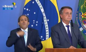 'Alguém já me viu brigando com uma instituição?', pergunta Bolsonaro ao omitir ataques ao STF