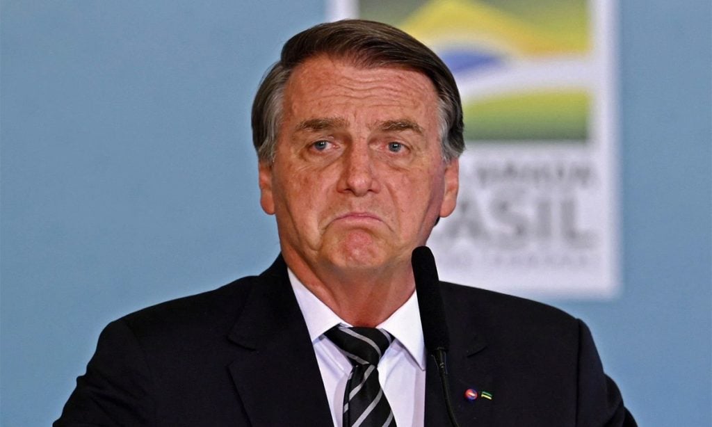 Bolsonaro confunde enviado especial dos EUA para o clima, John Kerry com ator Jim Carrey em entrevista na Itália