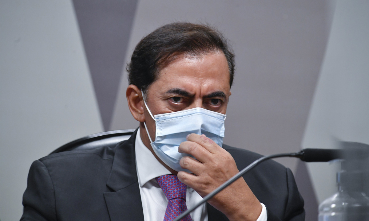 Tolentino se esqueceu, mas é o dono da FIB Bank, diz Renan; empresário admite amizade com Ricardo Barros