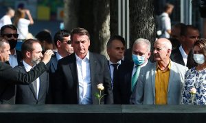 Bolsonaro está assintomático e fará teste de Covid-19 no fim de semana, diz governo