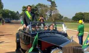Nelson Piquet vira motorista de Bolsonaro em ato antidemocrático