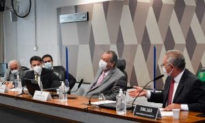 Na CPI, Fakhoury repete negacionismo e mentiras de Bolsonaro sobre máscaras e vacinas