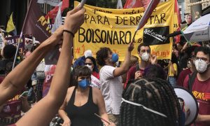 Gritos de 'genocida' e pedidos de impeachment e respeito à democracia marcam atos contra Bolsonaro