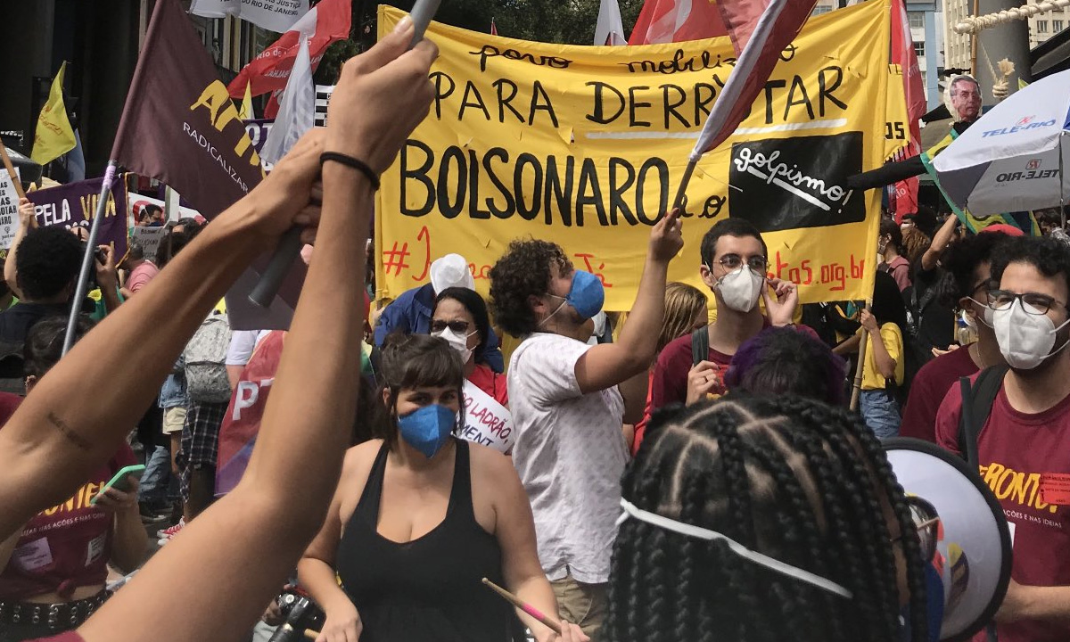 Atos contra o governo já reúnem manifestantes e assunto lidera no Twitter