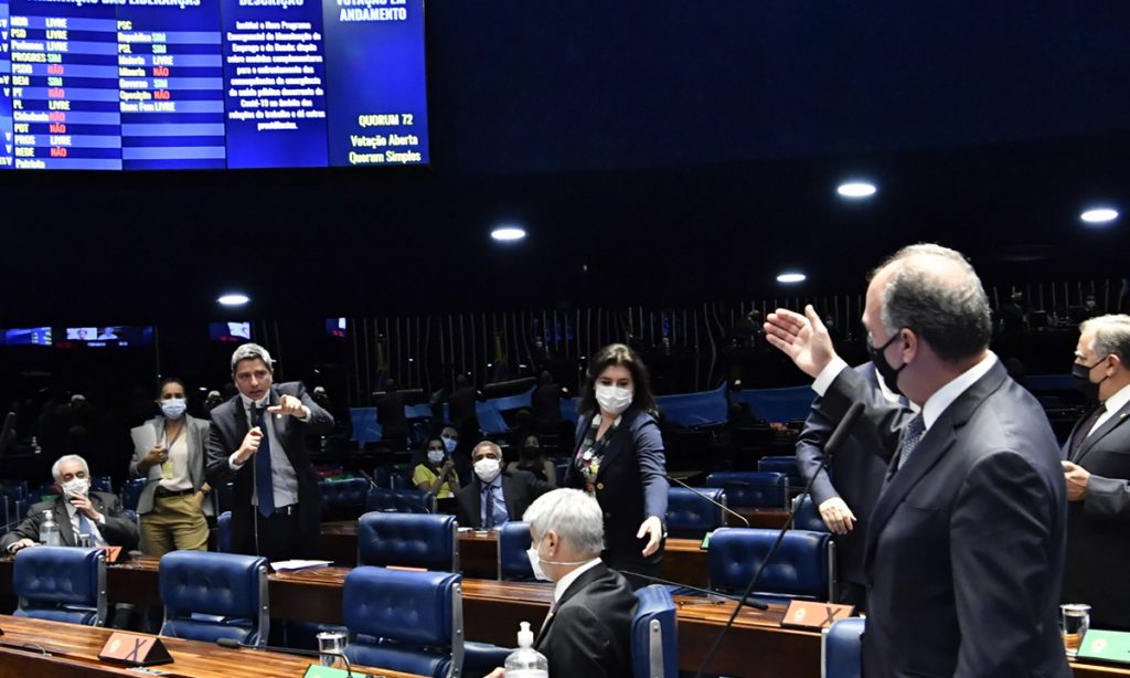Congresso: Senado rejeita ‘minirreforma trabalhista’ e Câmara aprova mudanças no IR