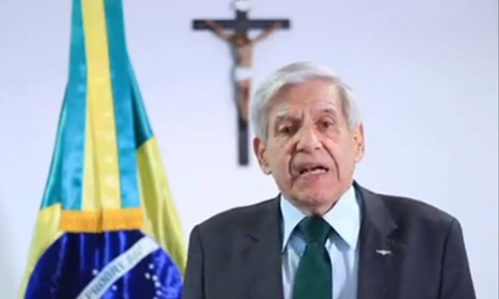 ‘Não desistam, o presidente tem formidável senso político’, diz Heleno em apelo a bolsonaristas