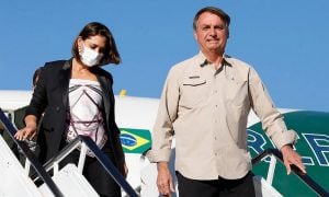 Bolsonaro tenta se reaproximar de mulheres e evangélicos