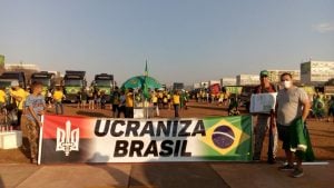 Sob influência paramilitar, grupo extremista pró-Bolsonaro segue acampado em Brasília
