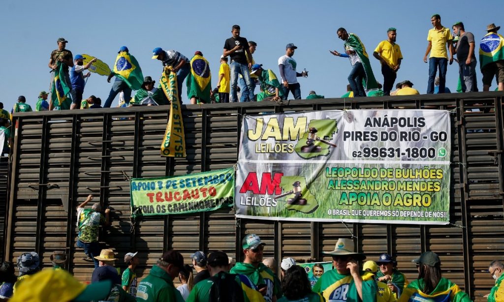 PM não consegue liberar Esplanada dos Ministérios ocupada por bolsonaristas