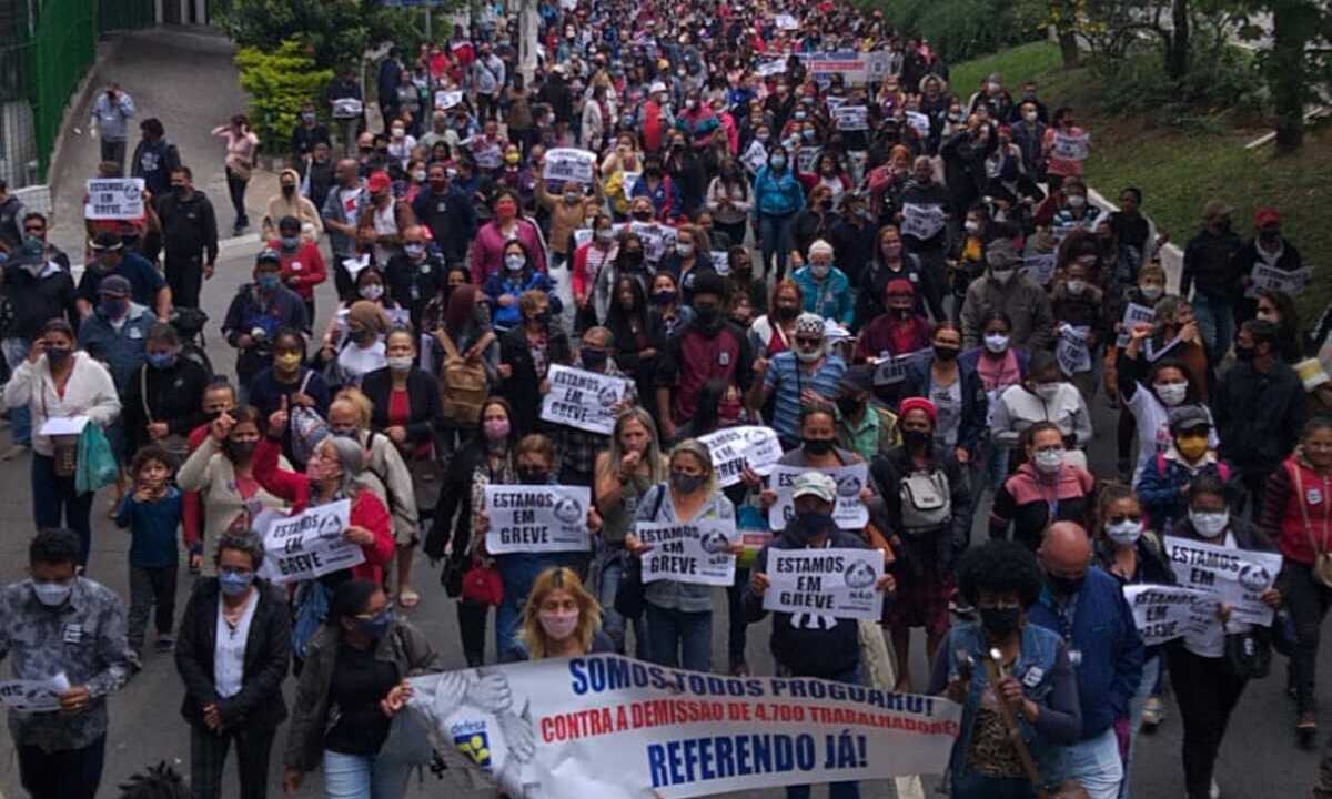 Protesto em Guarulhos pede referendo sobre destino de empresa pública de serviços. Foto: Raul Nascimento 
