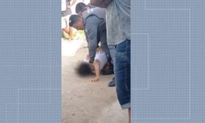 Policiais são flagrados agredindo mulher negra a socos e joelhadas no Espírito Santo
