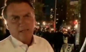 Bolsonaro minimiza protestos em Nova York: 'Meia dúzia de acéfalos'