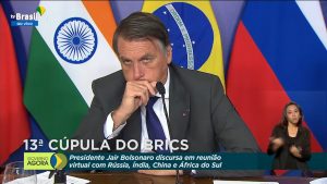 Bolsonaro recua e enfatiza ‘parceria da China’ para produzir vacinas no Brasil