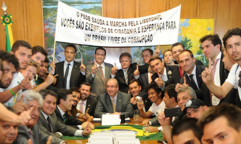 Contra Bolsonaro, MBL e Vem Pra Rua querem ato apartidário