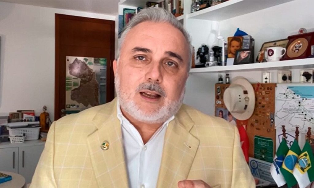 Bolsonaro queria facilitar a vida das milícias virtuais, mas Congresso não deixou