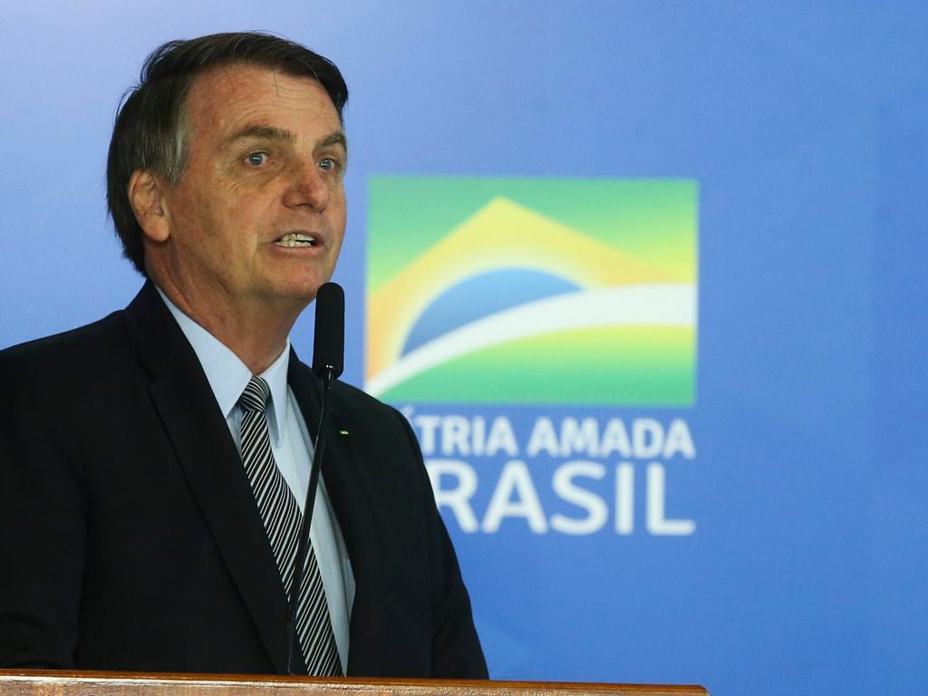 Bolsonaro sanciona fim da Lei de Segurança, mas veta artigo sobre distribuir fake news