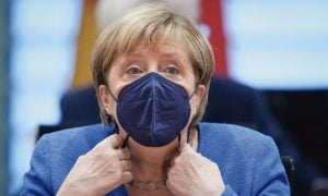 No vácuo de poder deixado por Merkel, um social-democrata apresenta-se como a continuidade