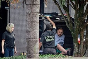 Justiça do DF retira tornozeleira de hackers acusados de invadir celulares de Moro