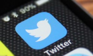 Dinâmica do Twitter favorece políticos de direita e veículos conservadores