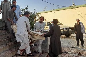 Ao menos 50 mortos e 140 feridos em explosão em mesquita no Afeganistão