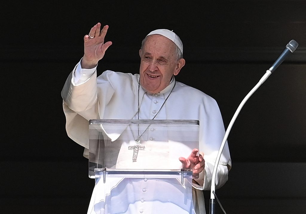 Papa nega rumores sobre possível renúncia
