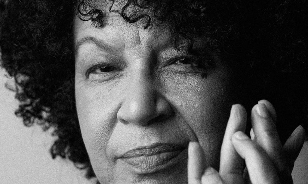 Juçara Marçal lança álbum com base eletrônica e poesias inesperadas