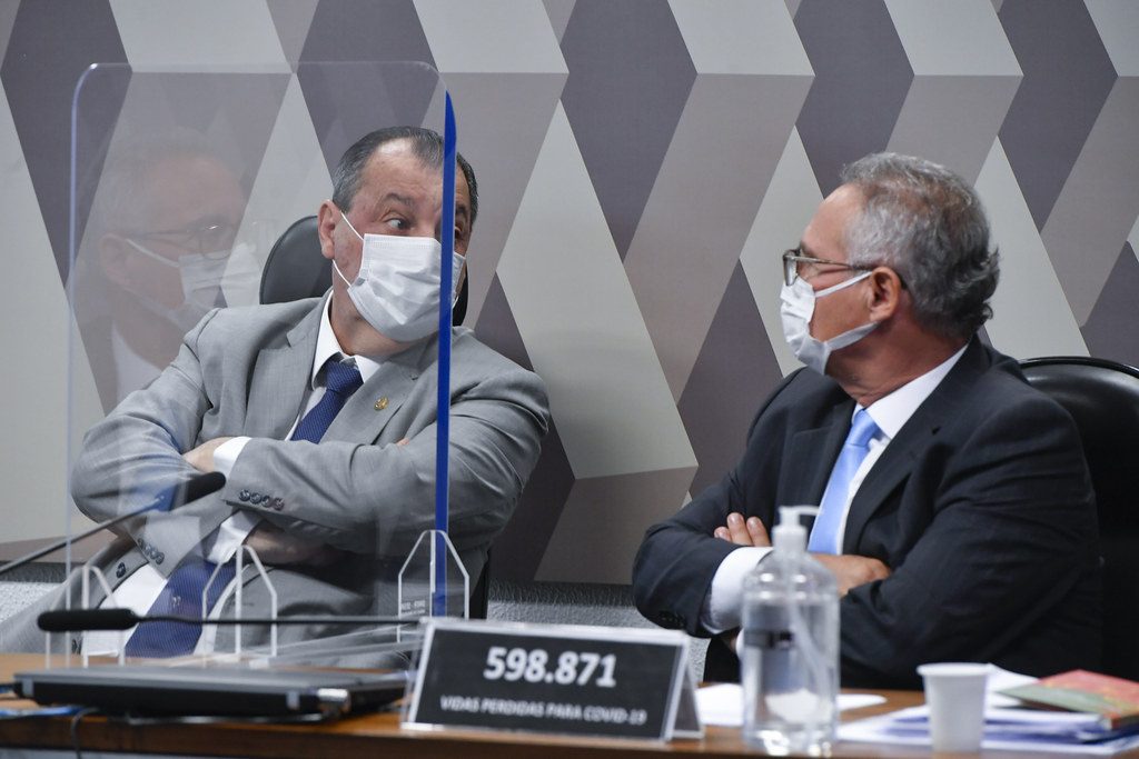 CPI adia relatório por impasse na forma de indiciar Bolsonaro por homicídio