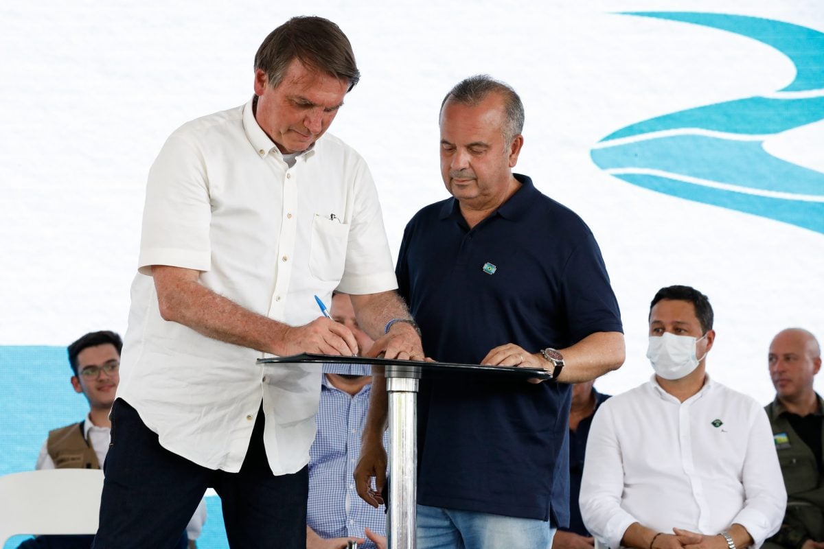 Bolsonaro e Marinho anunciando obra hídrica em Russas, no Ceará.

Foto: Alan Santos/PR 