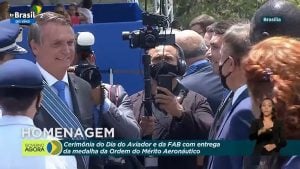 Bolsonaro distribui medalhas de mérito a Flávio, Zambelli, Milton Ribeiro e Hélio Lopes