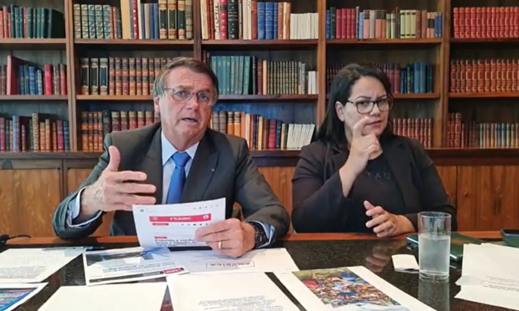 ‘Todo mundo pode errar. Eu mesmo já errei e me desculpei’, diz Bolsonaro, sobre associar vacina à Aids