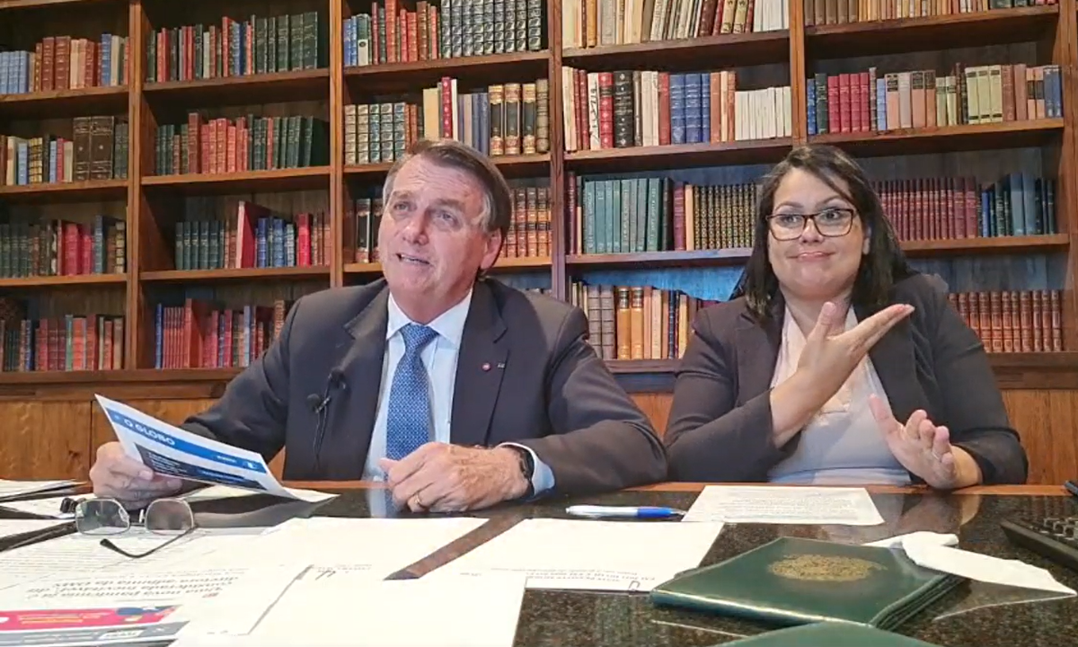 YouTube removeu 33 vídeos do canal de Bolsonaro desde abril e presidente pode perder canal