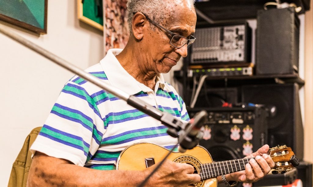 Músico que rodou a noite com Nelson Cavaquinho quer gravar 3º álbum
