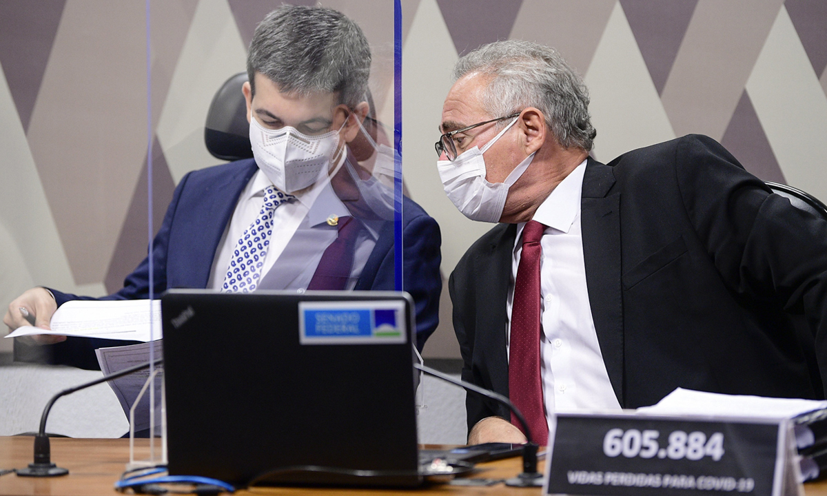 Os senadores Randolfe Rodrigues e Renan Calheiros. Foto: Pedro França/Agência Senado 