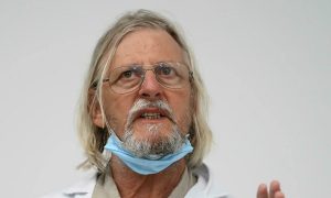 Guru da cloroquina alterou dados de pelo menos quatro pacientes e distorceu estudo, diz TV francesa